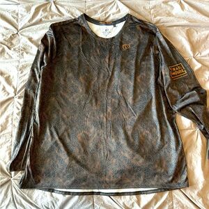 Like New Men’s Pearl Izumi Long Sleeve Performance Tee Size: XXL